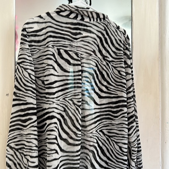 Long sleeve black and white print shirt - Picture 5 of 5